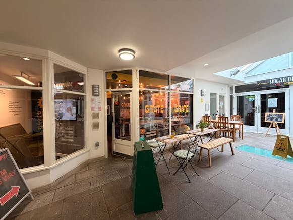 3-3A Clements Arcade, Leigh-on-Sea, Retail To Let - WhatsApp Image 2026-03-24 at 14.28.12 (2).jpeg