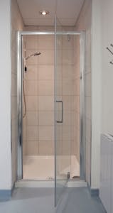 Beta House, Bristol, Office To Let - Beta shower_2949.jpg