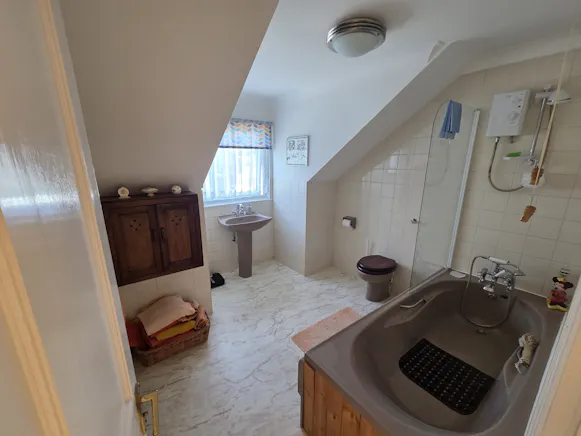 617 Ashingdon Road, Rochford For Sale - WhatsApp Image 2026-09-07 at 07.44.31 (1).jpeg
