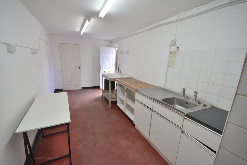 323 Bolton Road - Kitchen