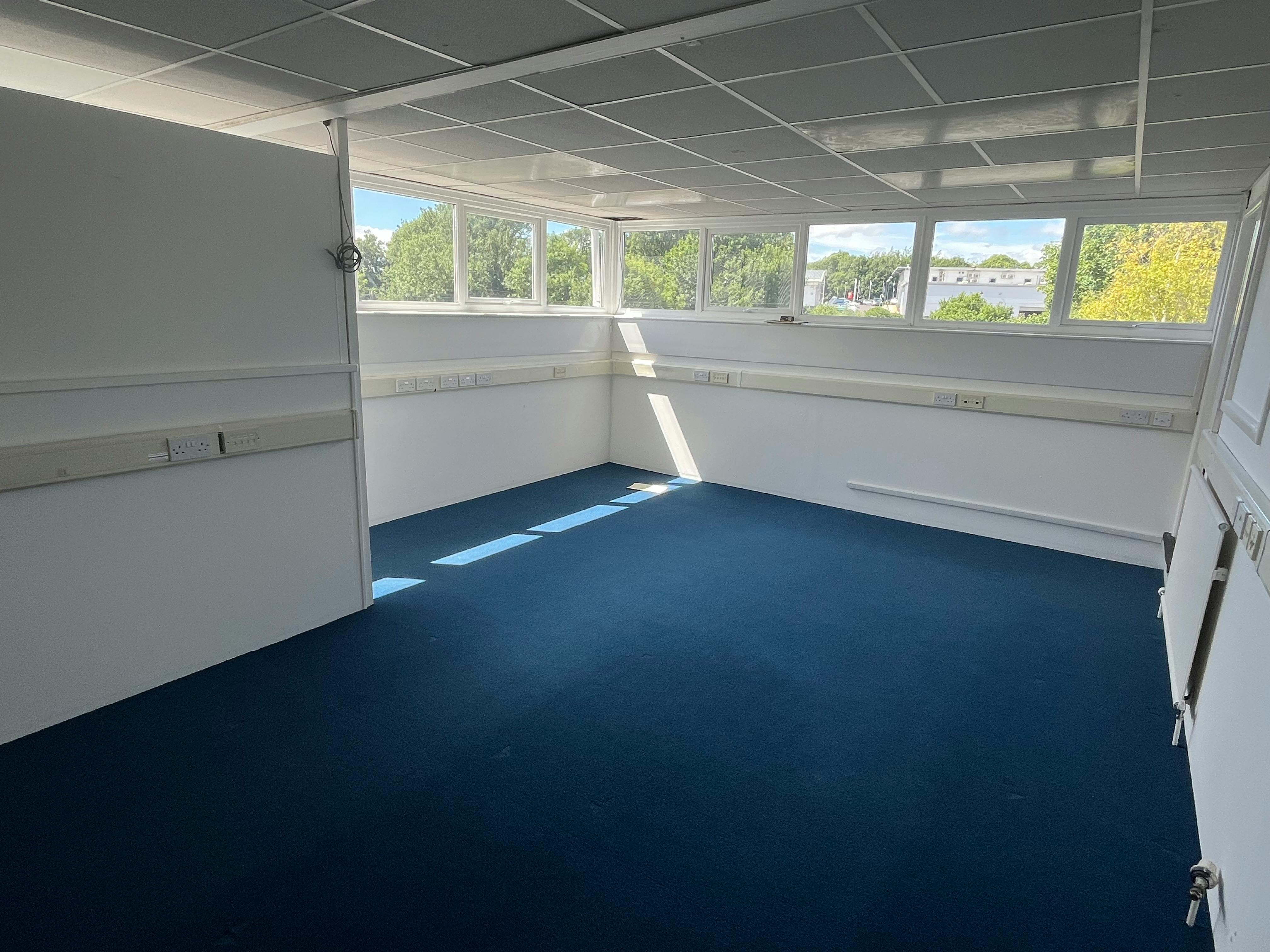 Office in Winchester - photo 2