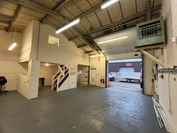 Units 3 Townsend Piece, Bicester Road, Aylesbury, Industrial For Sale - 20250121_153700788_iOS.jpg