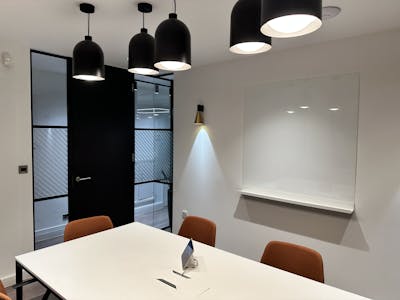 Ground Floor, 323 Kingston Road, Leatherhead, Office To Let - IMG_3306.JPG