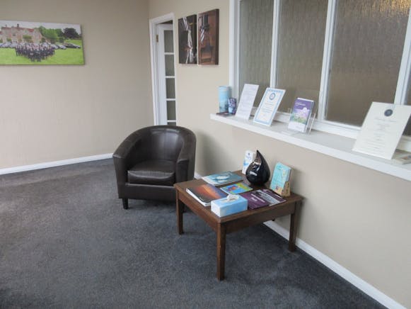 9 Creswell Corner, Woking, Retail For Sale - IMG_2760.JPG