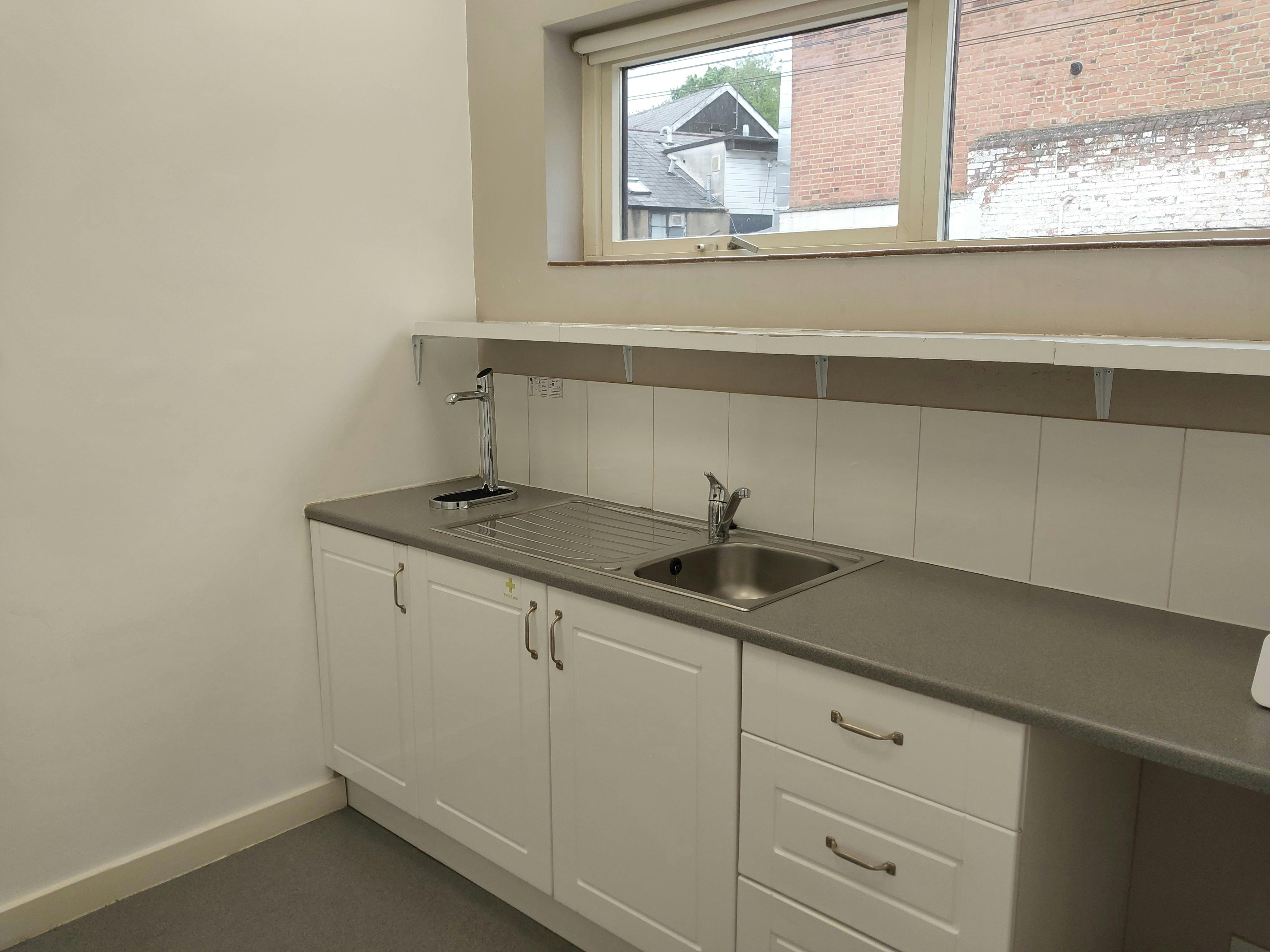 59B High Street, Ascot, Offices To Let - 20260518_163306.jpg