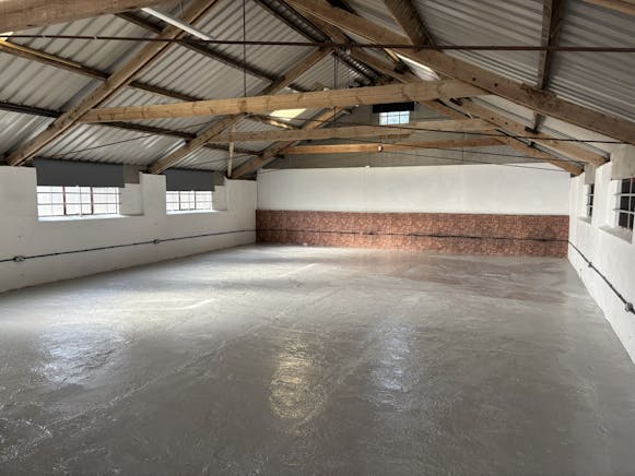 4 Pinkneys Farm, Maidenhead, Industrial To Let - IMG_7523.JPEG