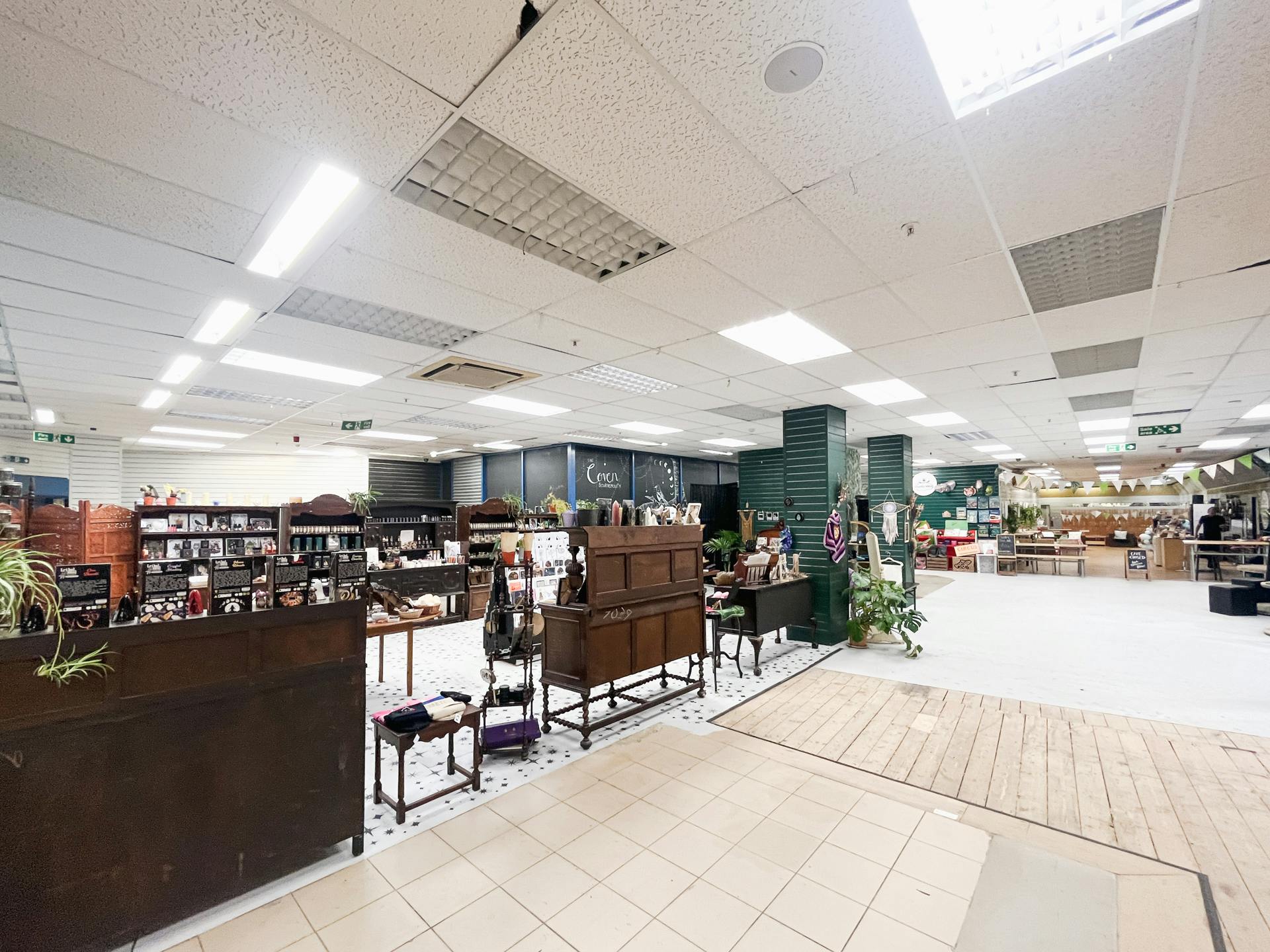 Retail/Shop in Bournemouth - photo 2