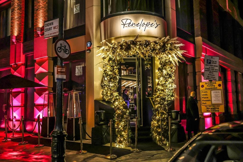 34-43 Russell Street/Crown Lane, London, Restaurant To Let - Pic 1.jpg