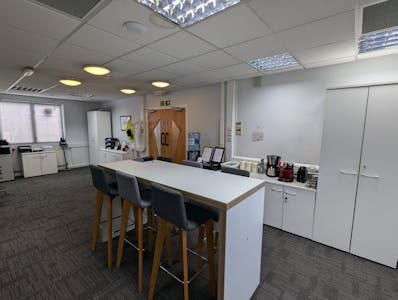 Suite 3, Heronslea House, Bushey, Office To Let - PXL_20240704_092239360.jpg