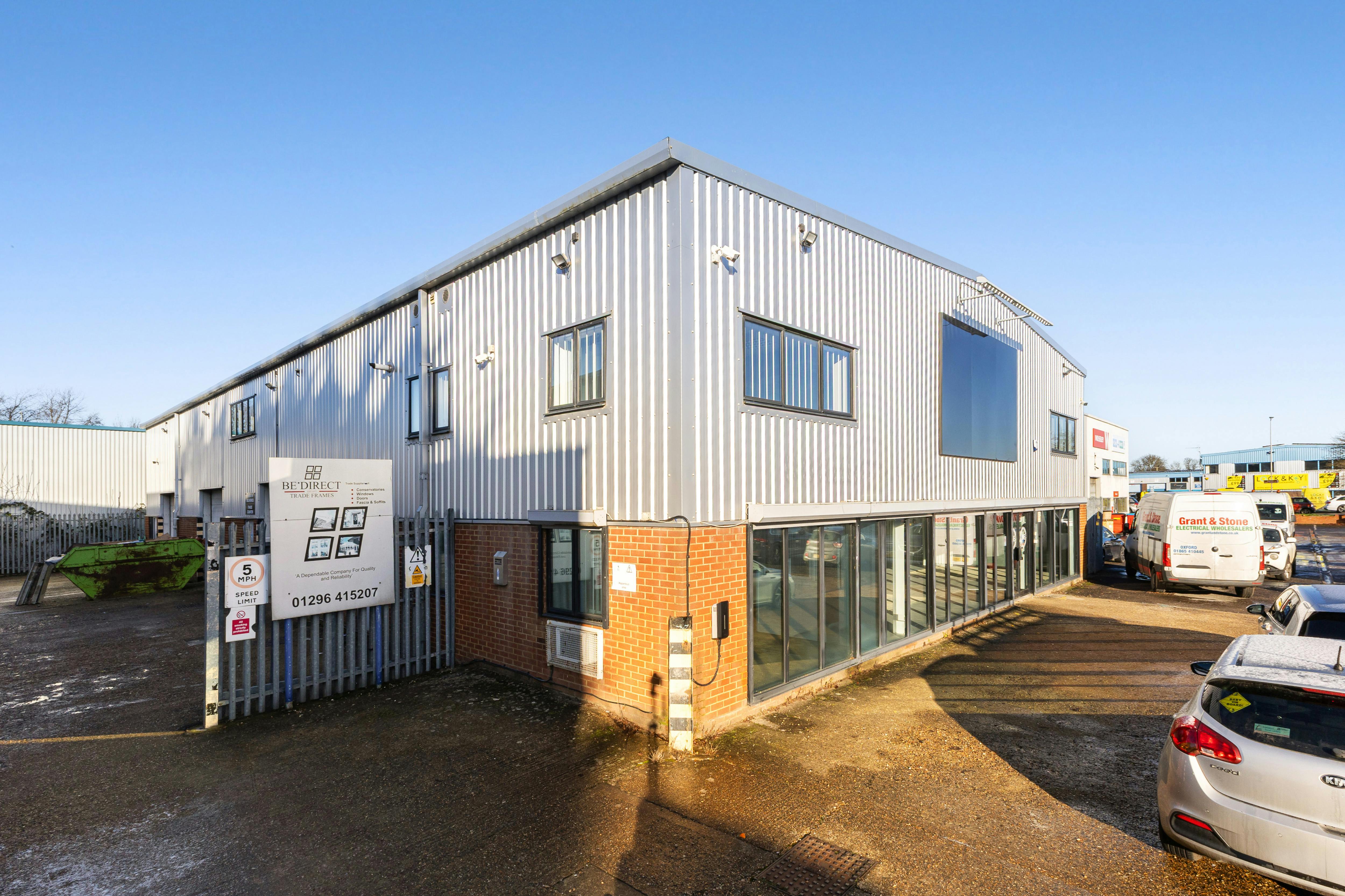 Showroom / Warehouse unit, 4-12 Kempson Close, Aylesbury, Industrial / Retail To Let - 101955_4-12-Kempson-Close-Gatehouse-Way (5).jpg