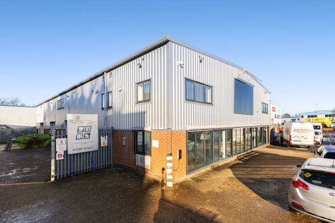 Showroom / Warehouse unit, 4-12 Kempson Close, Aylesbury, Industrial / Retail To Let - 101955_4-12-Kempson-Close-Gatehouse-Way (5).jpg