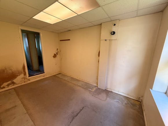 Right Side, 57 London Road, Southend-on-Sea, Retail To Let - IMG20251202WA0021.jpg