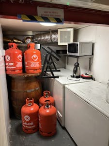 9 Shoplatch, Shrewsbury, Pub / Bar / Club / Retail / High Street Retail To Let - IMG_9951.jpg