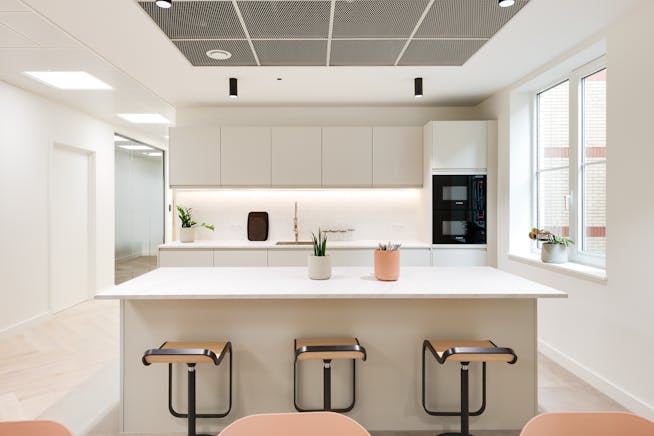 Finlaison House, Finlaison House, London, Offices To Let - Kitchen