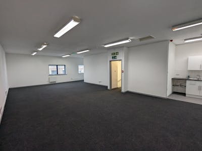 Unit 15 Boundary Business Centre, Woking Surrey, Industrial / Office To Let - 1000002431.jpg