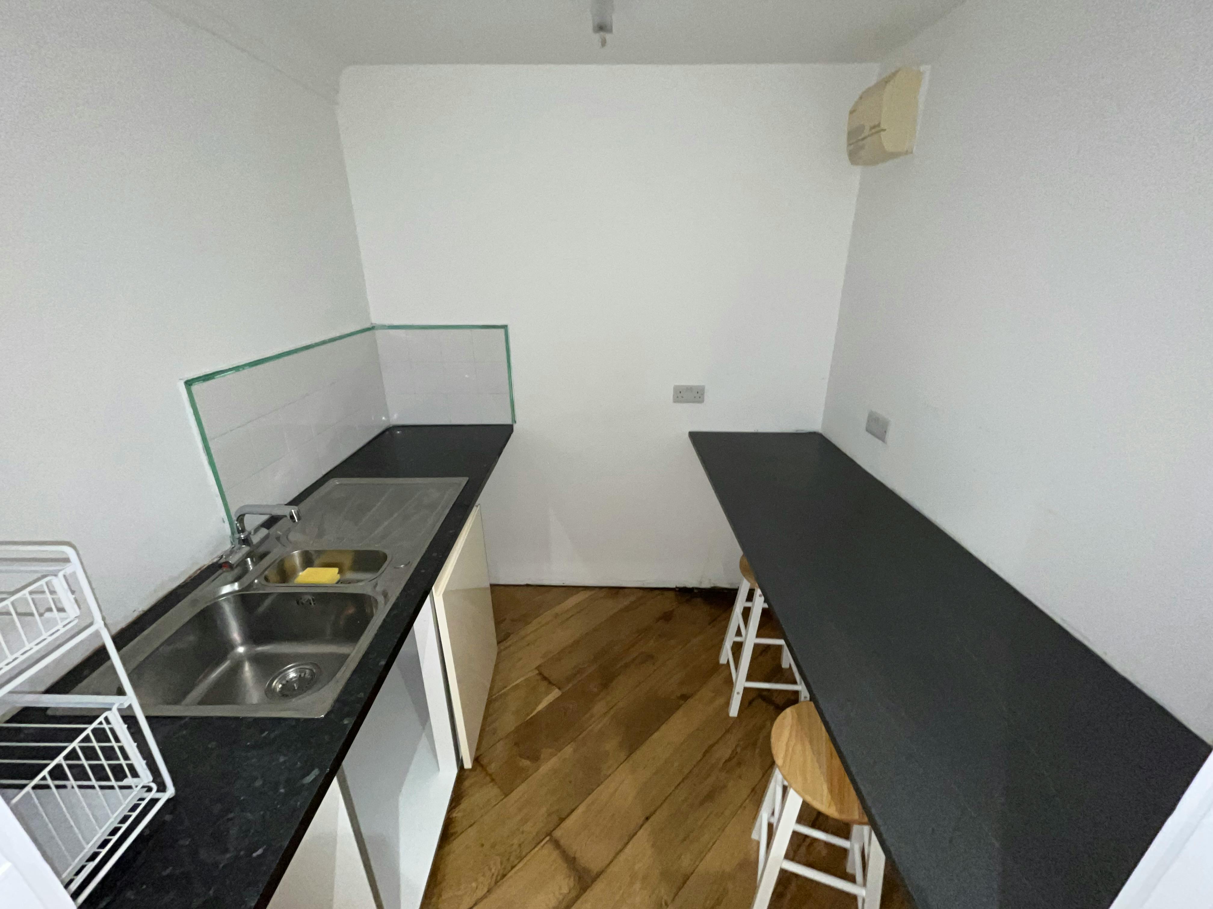 36 London Rd, Alderley Edge, Retail To Let - IMG_1212.jpg