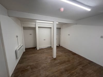 90 High Street, Tring, E (Commercial / Business / Service) / Retail To Let - WhatsApp Image 2026-05-12 at 09.30.0.jpeg