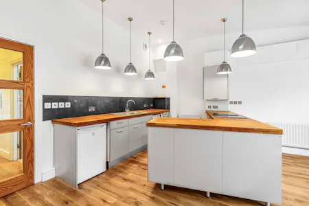 1C Burrows Mews, London, Residential Flat To Let - Kitchen