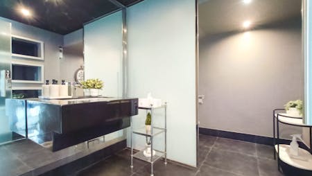 Segaya Plaza Retail for Saloon, Segaya, Manama, Retail To Let - 9.jpg