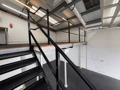 Unit 8, Rutland Studios, London, Industrial/Logistics To Let - 7a9f1692403f4629a672b56292ded9dc.jpg