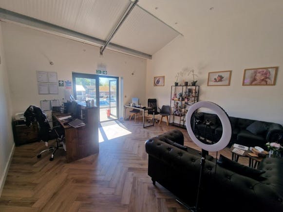 Unit 2 Tool Shed, Manor Farm Yard, Basingstoke, Office To Let - 20260424_105344.jpg