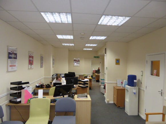 10 Railway Street, Chatham, Offices For Sale - P1160046.JPG