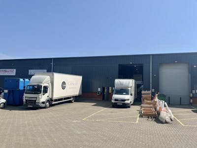 Unit 2 The Swallowfield Centre, Hayes, Industrial / Warehouse To Let - IMG_6525.jpg