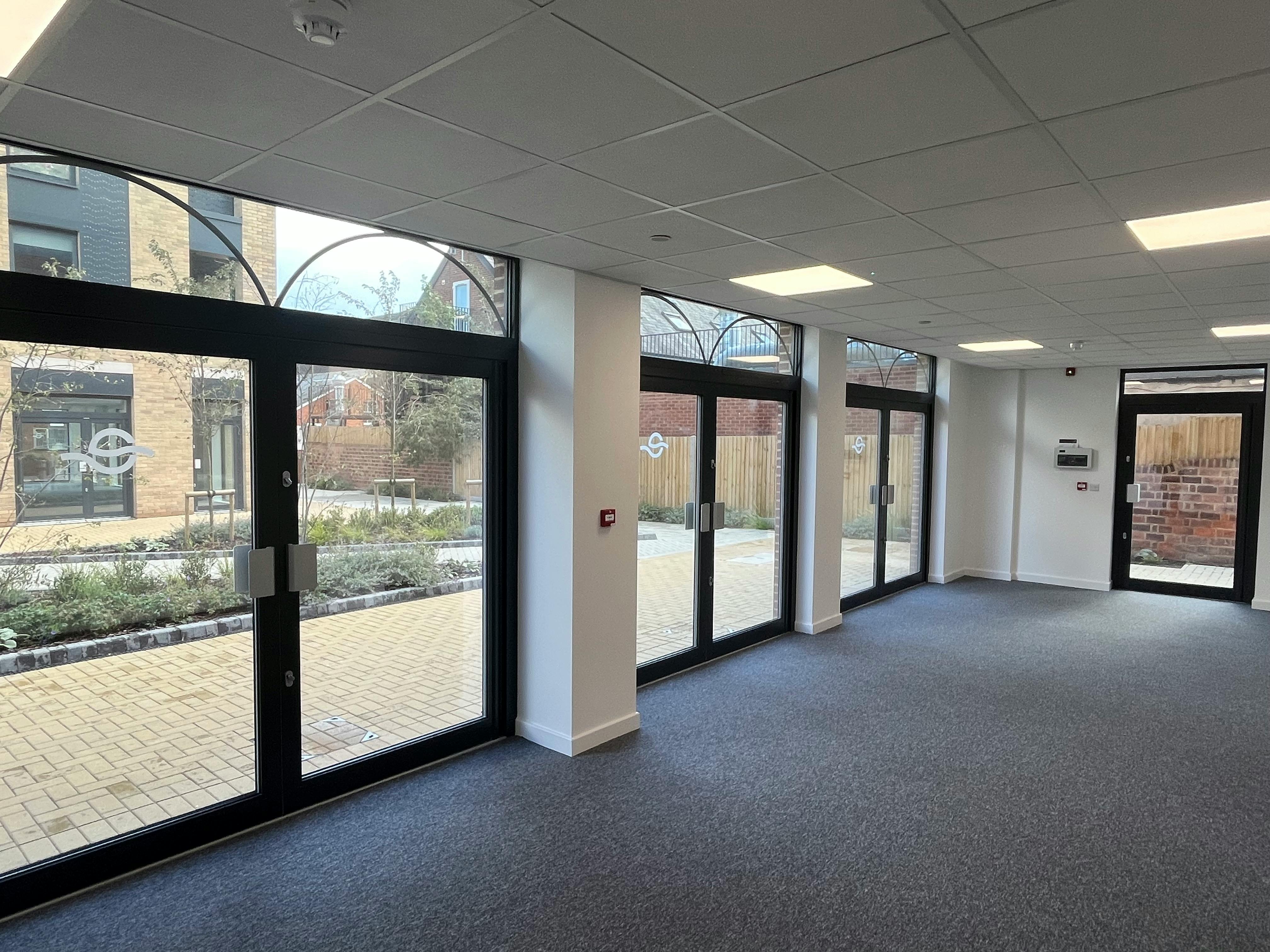 Retail/Shop in Eastleigh - photo 3