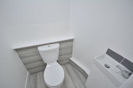 40C Kay Brow, Bury, Office To Let - W.C.