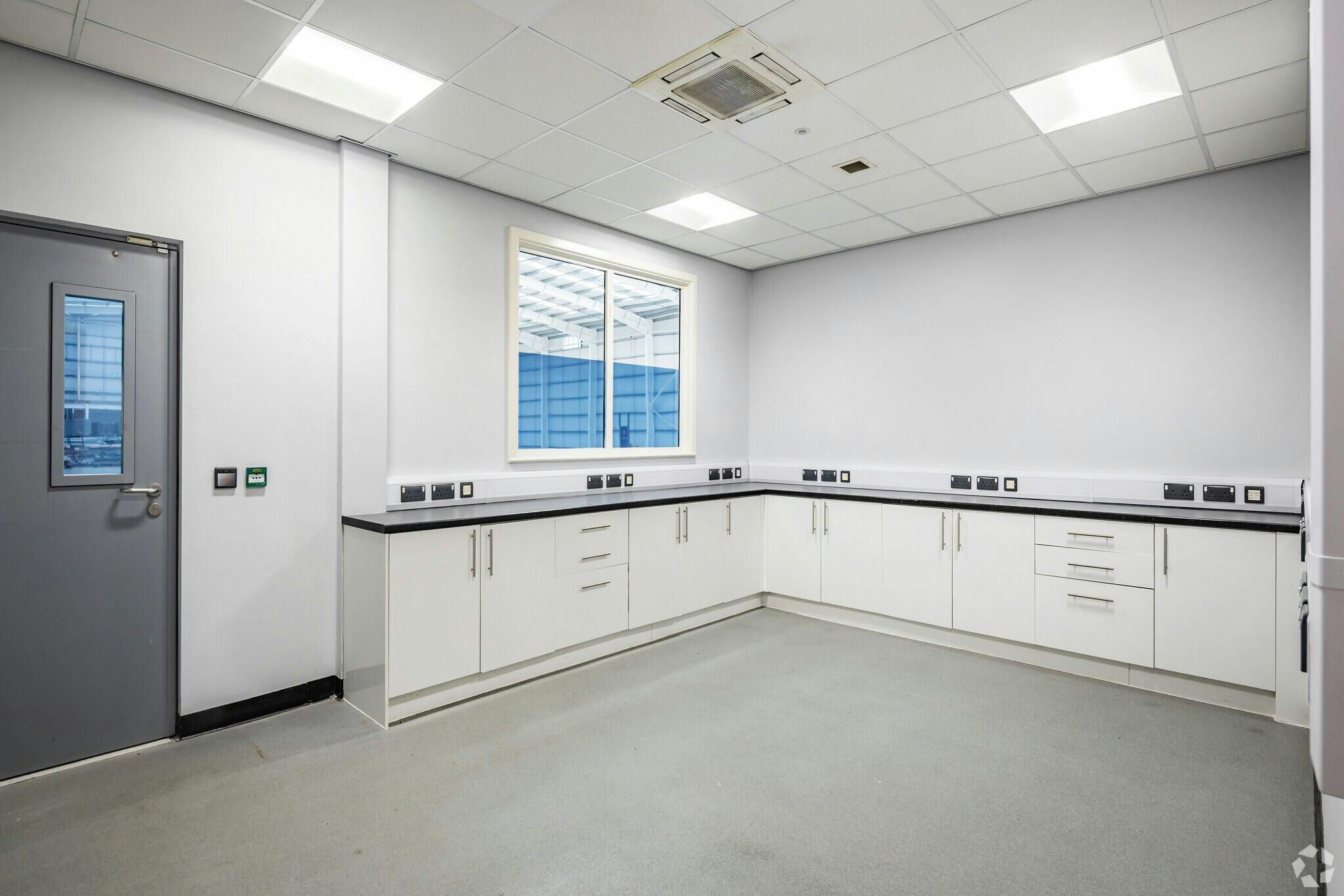 Unit 12, South Lancashire Industrial Estate, Ashton in Makerfield, Industrial / Warehouse Lease Assignment - 12.jpg