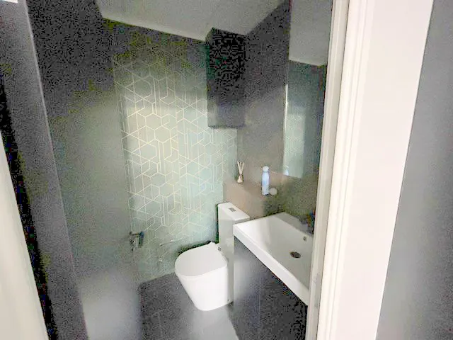 3 High Street, Ascot, Office / Retail To Let - WC i.jpg