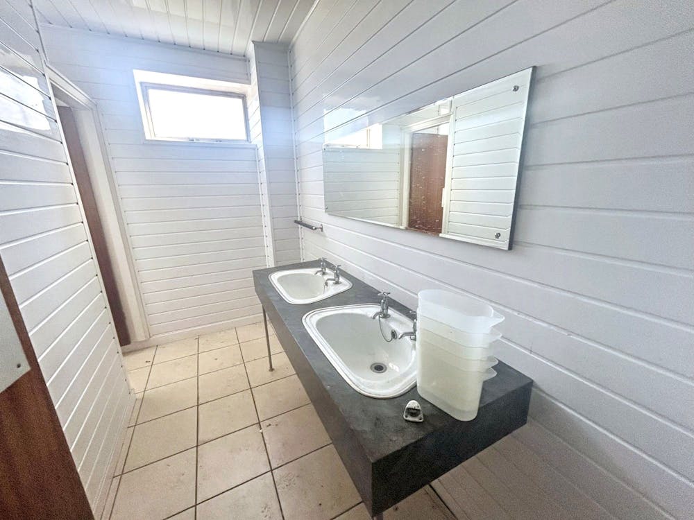 Crest House - 2400650.jpg