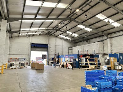 Westgate 2 Avia Park, Heathrow, Industrial / Warehouse To Let - Westgate 2  Warehouse 5.jpg