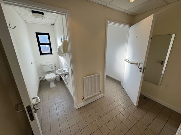 Units 3 & 4, Rumsey House, Locks Hill, Rochford, Office To Let - IMG20250408WA0006.jpg