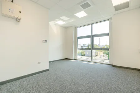 Unit 16, Central Trading Estate, Mosley Road, Trafford Park, Industrial To Let - 8698361-interior07-800.jpg