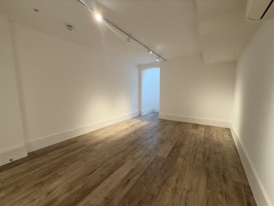 188 Tooley Street, Southwark, SE1, London, Leisure / Office / Retail To Let - 118 Tooley Street  Spacious Room With Wood Flooring And Natural Light.jpg