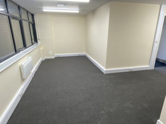 Unit 1 Crayside Industrial Estate, Crayford, Industrial To Let - Crayford - 1 Crayside office.jpeg