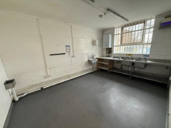 121 Freshfields, Newmarket, Retail To Let - 3051e06a-bf3e-40d7-a870-677d8b26b192.jpg