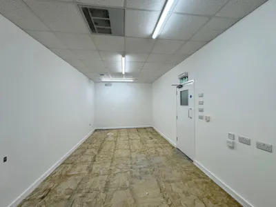 50 Wedgewood Street, Aylesbury, Retail To Let - 20260805_113439000_iOS 6.jpg