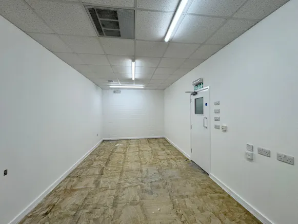50 Wedgewood Street, Aylesbury, Retail To Let - 20260805_113439000_iOS 6.jpg