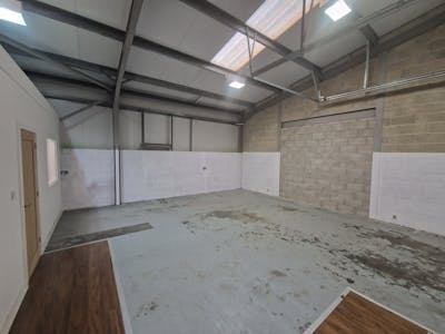 Unit F1, Unit F2, Hyde, Industrial/Logistics To Let - 20231205_144449.jpg