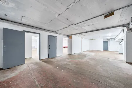 Bunker 51, 3 Herringham Road, Charlton, Class E Retail / Leisure / D2 (Assembly and Leisure) / Leisure / Light Industrial / Open Storage / Trade / Warehouse / Yard To Let - 1433196-11-69c3e28e95aa3.jpg