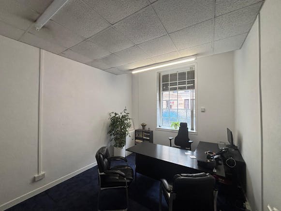 26 Victoria Street, Glasgow, Offices To Let - PHOTO-2026-05-25-13-57-02 4.jpg