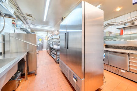 455 Uxbridge Road, Hatch End, Pinner, Retail To Let - 1436971 (8).jpg