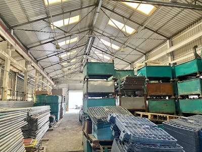 Unit B Bradleys Business Centre, Feltham, Warehouse To Let - B Bradleys - Warehouse 3.jpg