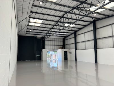 Unit 1, Oakwood Trade Park, Crawley, Industrial/Logistics To Let - IMG_0800.jpeg