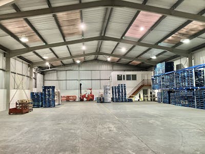 2B Enterprise Trading Estate, Southall, Warehouse To Let - 2b Enterprise - Warehouse 3.jpg