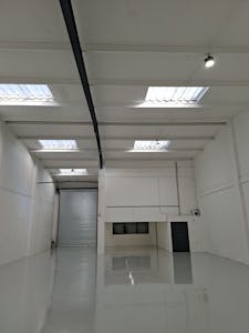 Units 2 & 4, 79 Sumner Road, Croydon, Industrial / Warehouse To Let - U2&4, 79 Sumner Rd interior portrait.jpg