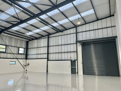 Unit 8 Airlinks Industrial Estate, Heston, Heathrow, Industrial / Warehouse To Let - Warehouse 2.jpg