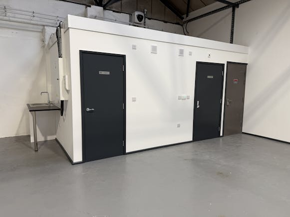 Unit 2, Droitwich Enterprise Hub, George Baylis Road, Droitwich Spa To Let - 20251223_124804479_iOS (1).jpg